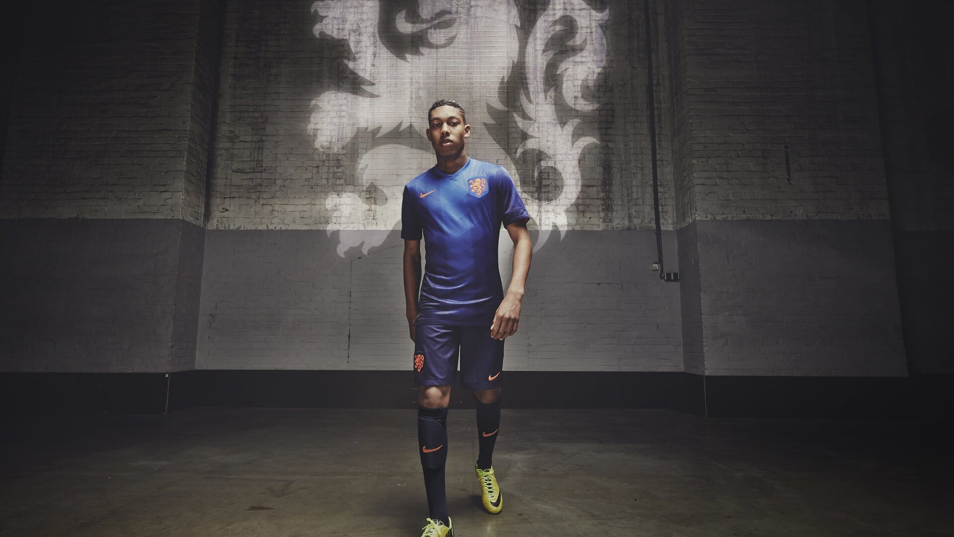 国内外足球赛事裁判员交流培训，提升执法水平，足球裁判培训的意义