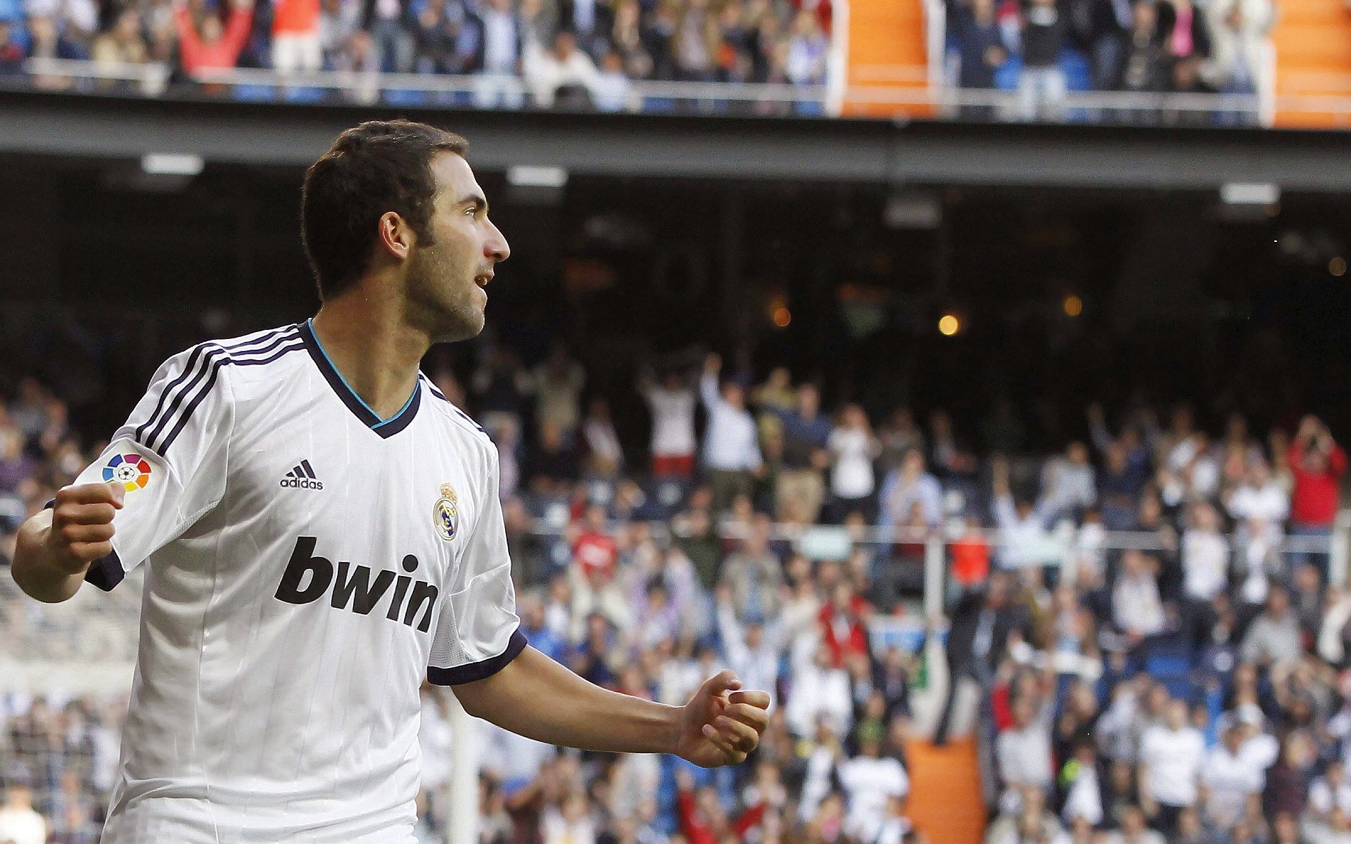 爱游戏体育平台-詹姆斯直播回应网友提问风趣十足，詹姆斯直播间在哪里